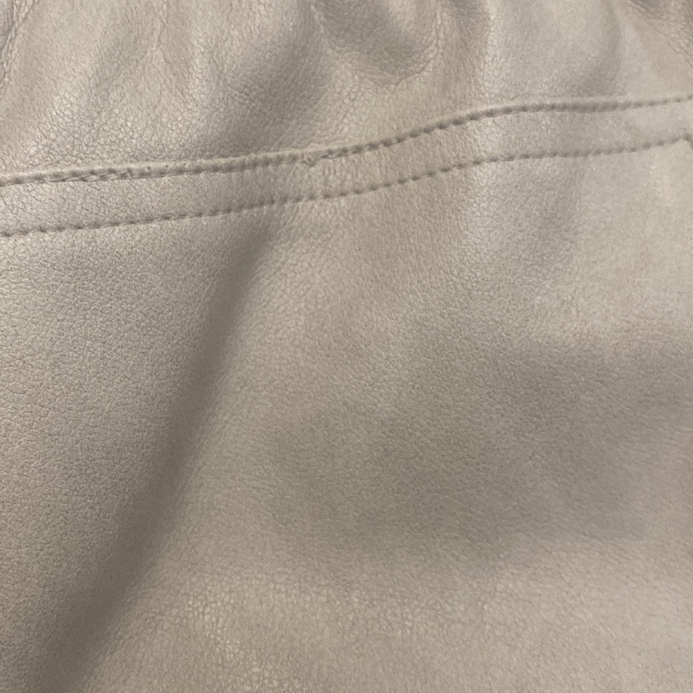 Avec les Filles Faux Leather Beige High Waisted Shorts Size 1X NWT - Picture 6 of 9